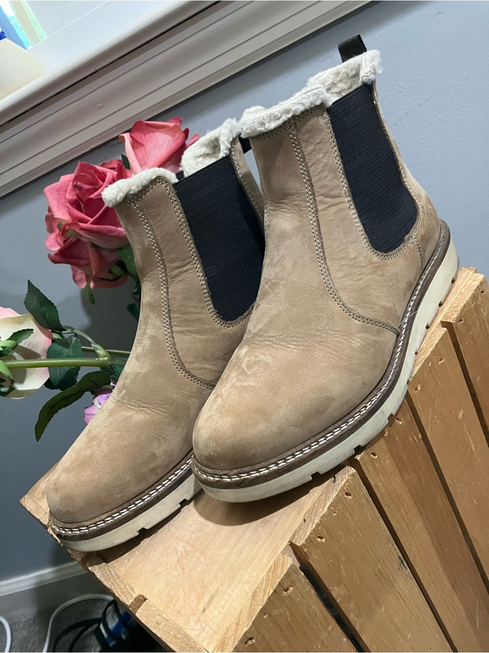 Alpine Design Ortholite woman size 6.5 suede boots